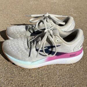 Brooks Women's Sneakers - Gray and Pink